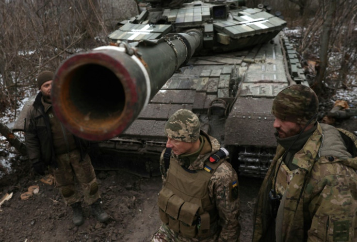 Ucrania dijo que todavía controla la ciudad de primera línea de Soledar, a pesar de las afirmaciones de Rusia de haberla tomado.