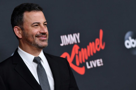 El presentador del programa de entrevistas nocturno Jimmy Kimmel tiene la difícil tarea de presentar los Emmy, el primer gran programa de premios de la era de la pandemia.