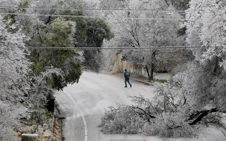 Austin cubierto de hielo mientras la tormenta de invierno golpea el centro de Texas