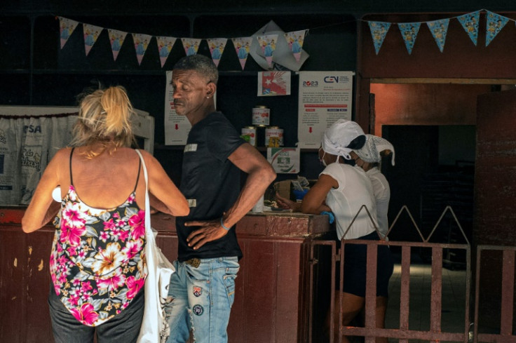 En un supermercado privado de La Habana, el kilo de leche en polvo cuesta unos 14 dólares