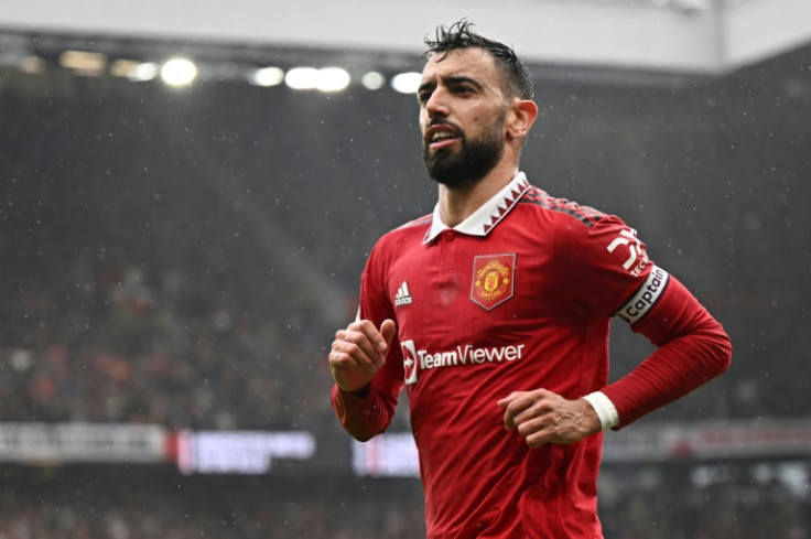 Bruno Fernandes del Manchester United celebra su gol contra el Aston Villa