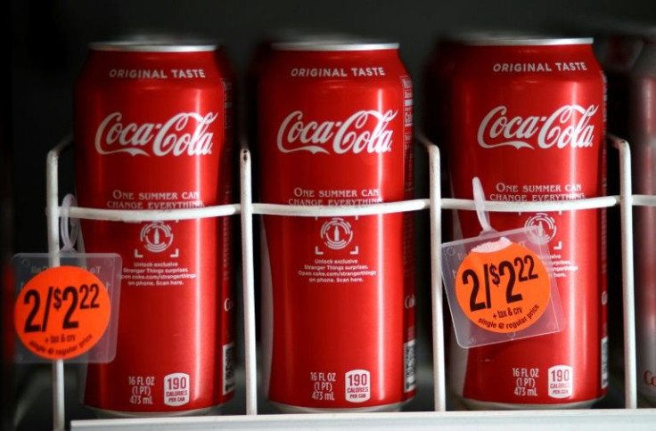 Los resultados de Coca-Cola se vieron impulsados por aumentos de precios, y hasta ahora los consumidores aceptaron los aumentos.