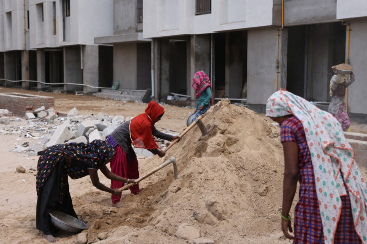 Heena Parmar trabaja en un sitio de construcción en Ahmedabad