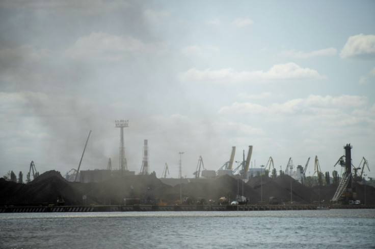 Una gran nube de polvo de carbón se cierne sobre el puerto de Gdansk, Polonia