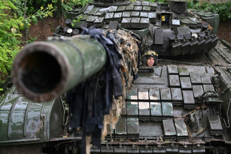 Las fuerzas ucranianas continúan luchando contra las tropas rusas en la región de Donetsk incluso cuando se desarrolla la crisis de seguridad en Moscú.