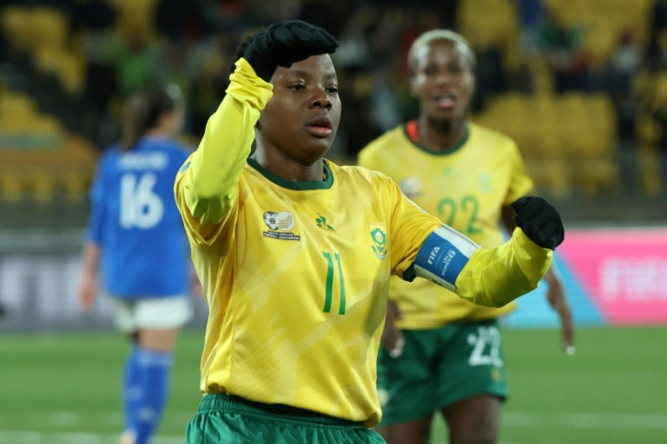 La sudafricana Thembi Kgatlana ayudó a su equipo a llegar a octavos de final por primera vez