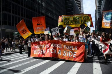 La gente se manifiesta en Nueva York contra los combustibles fósiles antes de una cumbre climática en las Naciones Unidas