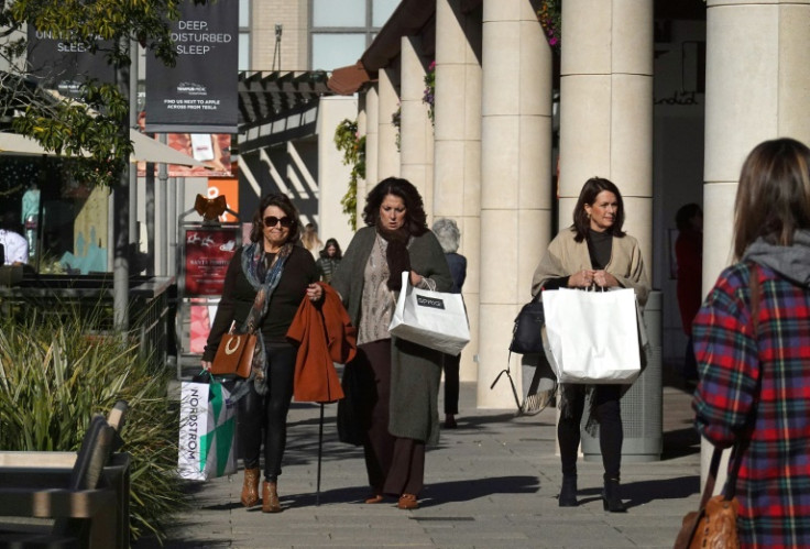 Un repunte de la confianza del consumidor estadounidense ha ayudado a impulsar la confianza de los inversores