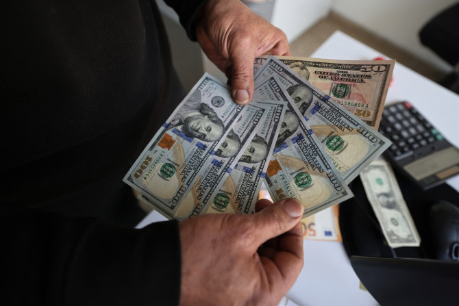 El dólar en Colombia cierra a la baja