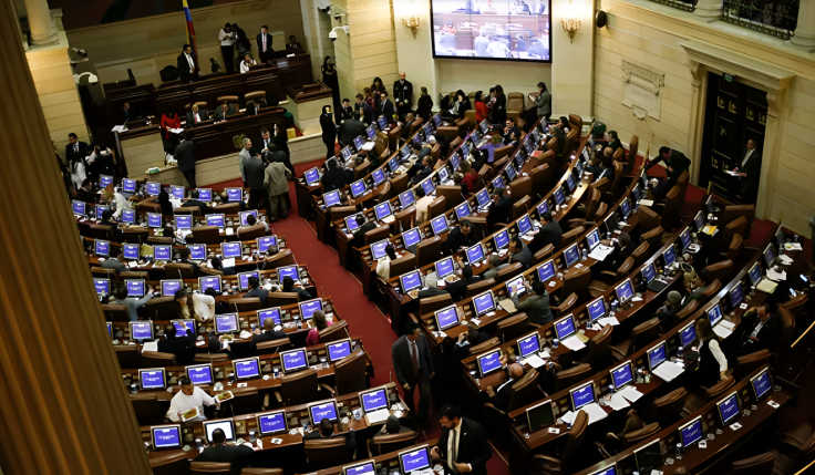 la advertencia del Congreso a los ministros ausentes.